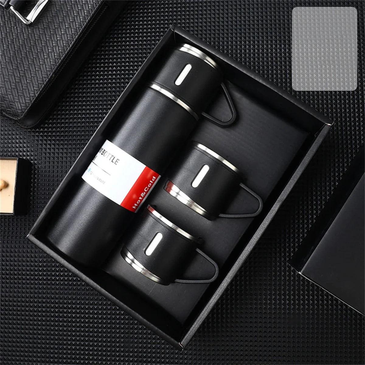 طقم ترموس عازل + 3 أكواب – للحفاظ على الحرارة والبرودة