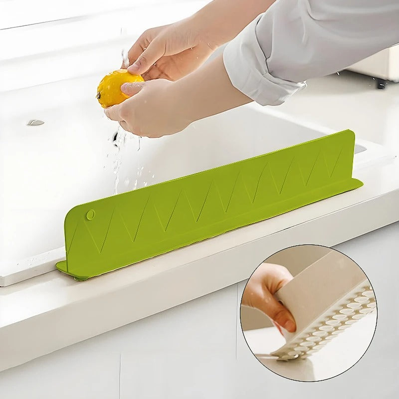 🚿💧 حاجز السيليكون الذكي ضد تسرب الماء – الحل العصري لحماية مطبخك وحمامك من الفوضى ! (TK)